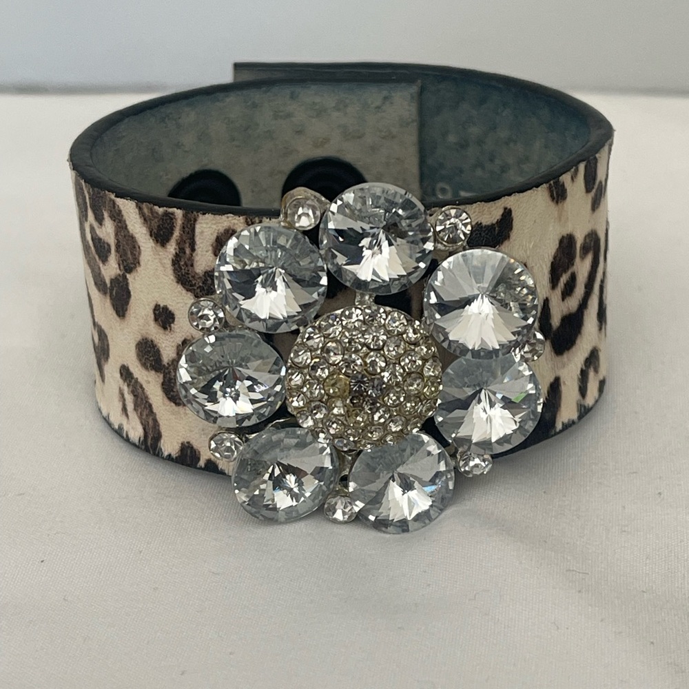 Snap Cuff Bracelet leopard print with faux diamonds